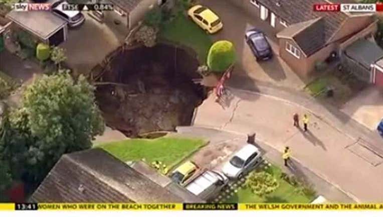 0d01eb38-sinkhole_1443711006107-402970.jpg