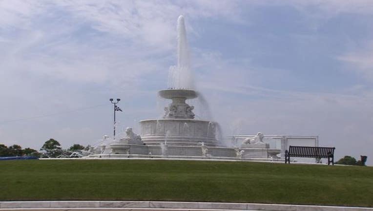 190b9768-wjbk-belle isle fountain-091118_1536680335281.JPG.jpg