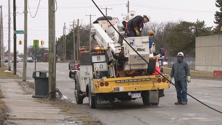 16dff859-wjbk-dte energy power truck storm-022519_1551097637346.jpg.jpg