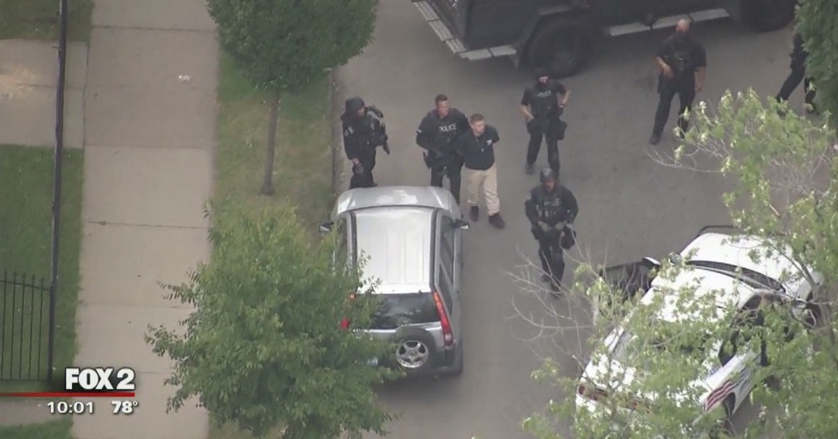 Detroit police seek 3rd carjacking suspect who shot at officers | FOX 2 ...