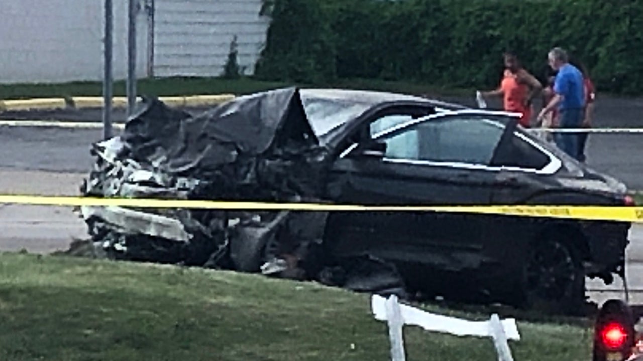 2 killed in crash at 8 Mile and Inkster as speeding driver fled police