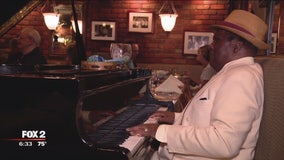 Beloved piano player at Mr. Paul's Chop House calls it a career after 48 years