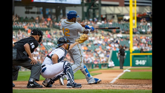 Royals snap Tigers win streak 7-0