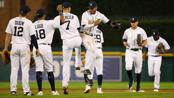 Tigers and White Sox split doubleheader