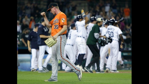 Hicks, Reyes power Tigers past Orioles in 12 innings 8-4