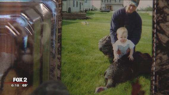 He was stabbed to death over a $20 bet at a bar. Jason Sizemore's killer is still missing 18 years later