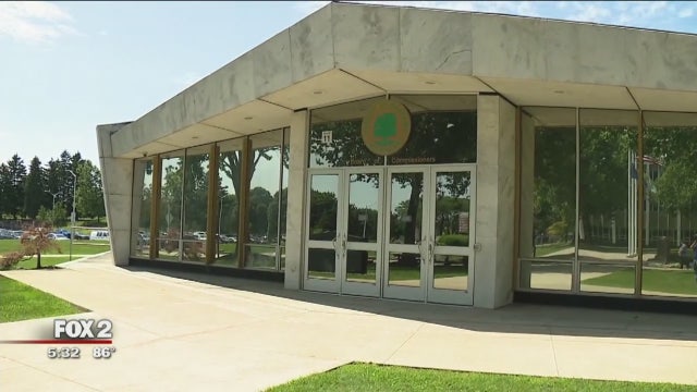 Last minute applications roll in as 21 candidates eye Oakland County executive position