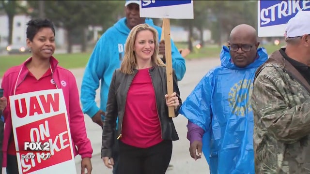 Union strike becoming more politicized, with candidates and officials joining the fray