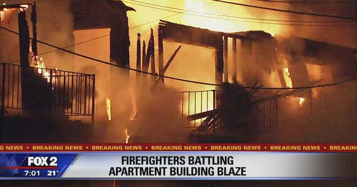 Fire destroys apartment building in Lincoln Park | FOX 2 Detroit