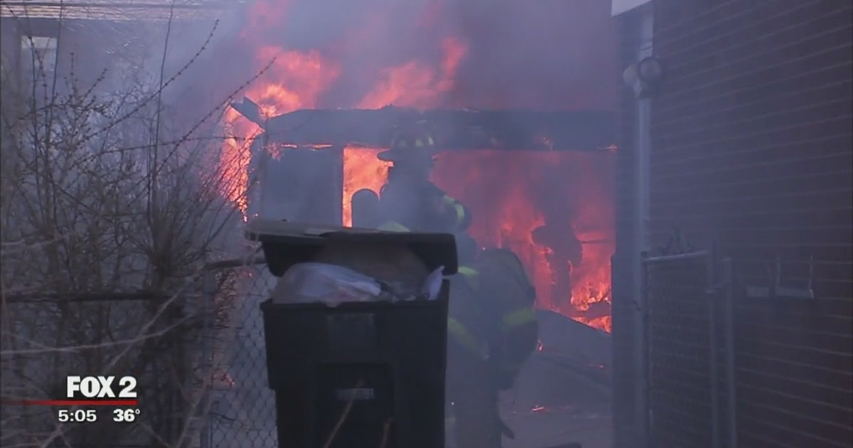 Heroes pull two Detroit women from house fire, arson suspected | FOX 2 ...