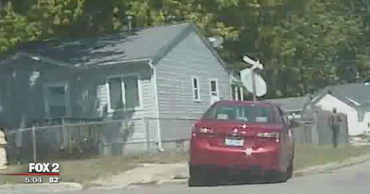 Teens in stolen car try to outrace deputies in Pontiac | FOX 2 Detroit