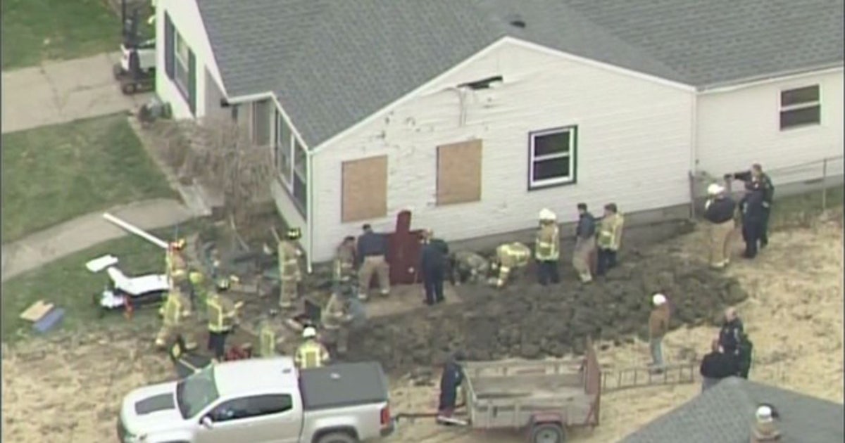 Construction worker rescued from trench collapse in Warren | FOX 2 Detroit