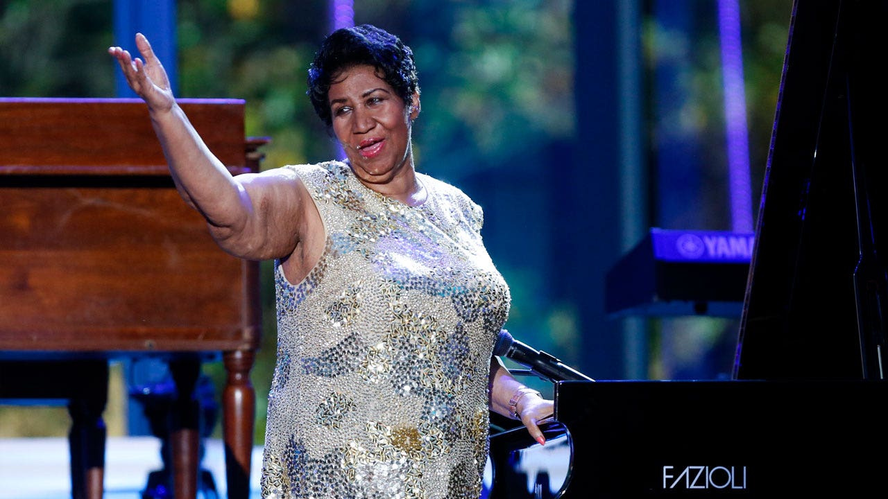 Aretha Franklin's two handwritten wills, including one found in couch cushions, center of unusual trial - Vimarsana News