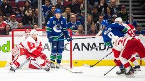 Canucks beat Red Wings 5-1