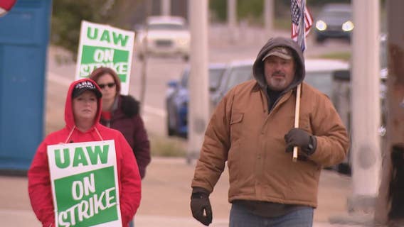 Thousands of workers join in as UAW-GM strike reaches week 5
