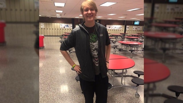 High school senior makes lifestyle changes, loses 115 pounds by walking to school