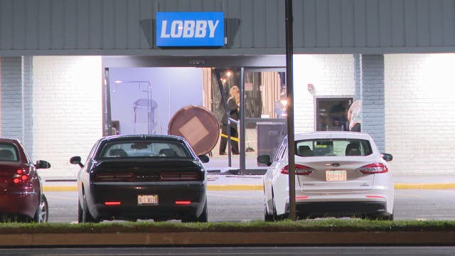 Thieves back up truck into hotel lobby on 8 Mile, try to steal ATM
