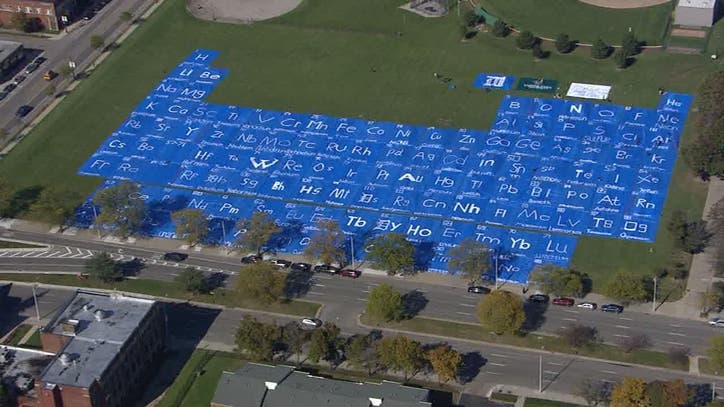 world-s-largest-periodic-table-made-at-wayne-state-university-fox-2