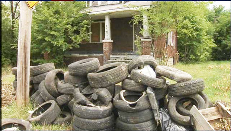 54f12be2-Detroit_takes_on_illegal_tire_dumping_7_26_15_1437927843871.jpg