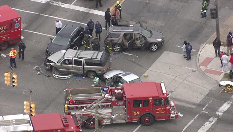 Seven people including two kids hurt in major car accident in northwest