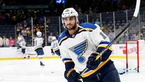 Red Wings acquire Fabbri from Blues for de la Rose