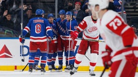 Rangers skate by Red Wings 5-1