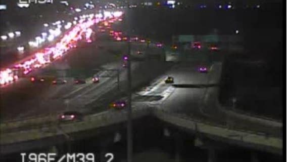 3-vehicle crash shuts down EB I-96 express lanes after the Southfield