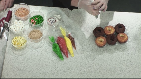 Making Thanksgiving dinner cupcakes with M Street Baking