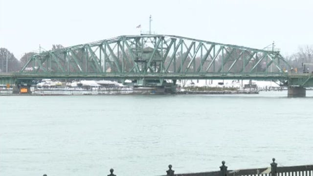 Emergency work shuts down Grosse Ile free bridge, causing long lines and short tempers