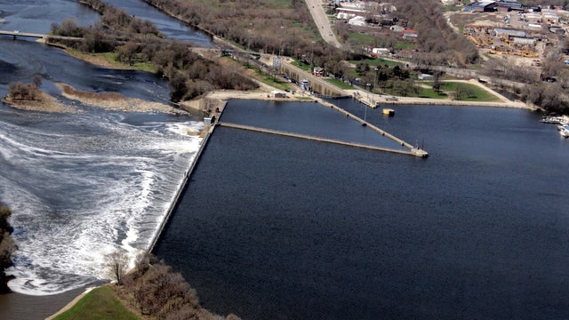 Michigan DNR pledging $8 million to Asian carp barrier in Illinois
