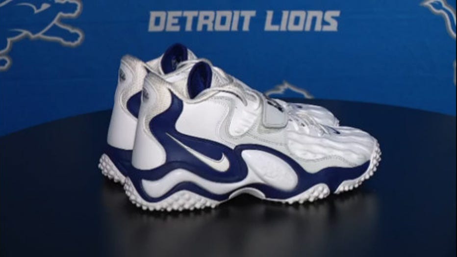 Barry Sanders Autographed Nike Limited Edition Detroit Lions Air Zoom Turf  Jet '97 Shoe - Right - Detroit City Sports