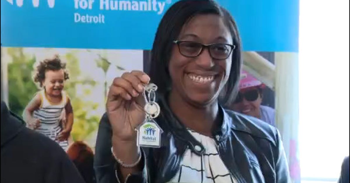 Mom of 3 gets new house from Habitat for Humanity in time for holidays ...