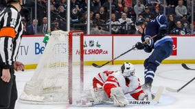 Jets net 3 goals in 2-minute span, beat Red Wings 5-1