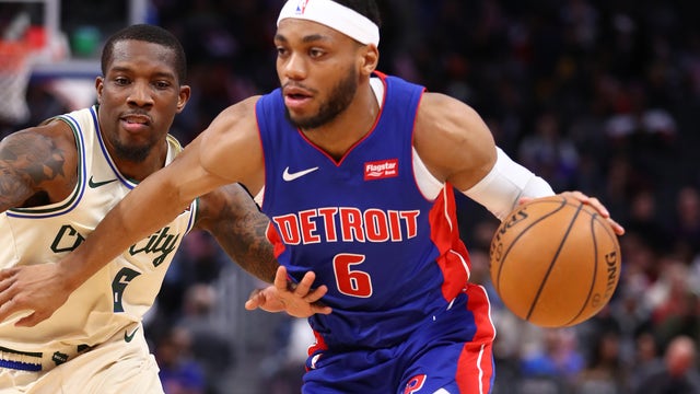 Bucks rout Pistons, 127-103