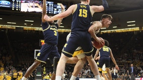 Garza scores 33, Iowa beats No. 19 Michigan