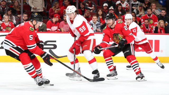 Sikura, Blackhawks rally past lowly Red Wings 4-2