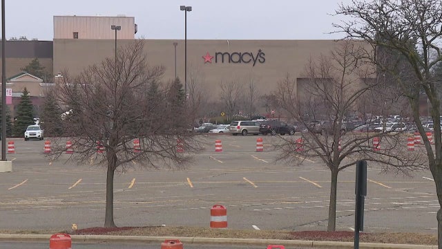 Witness describes woman pulling gun on peeper in Fairlane Macy's bathroom