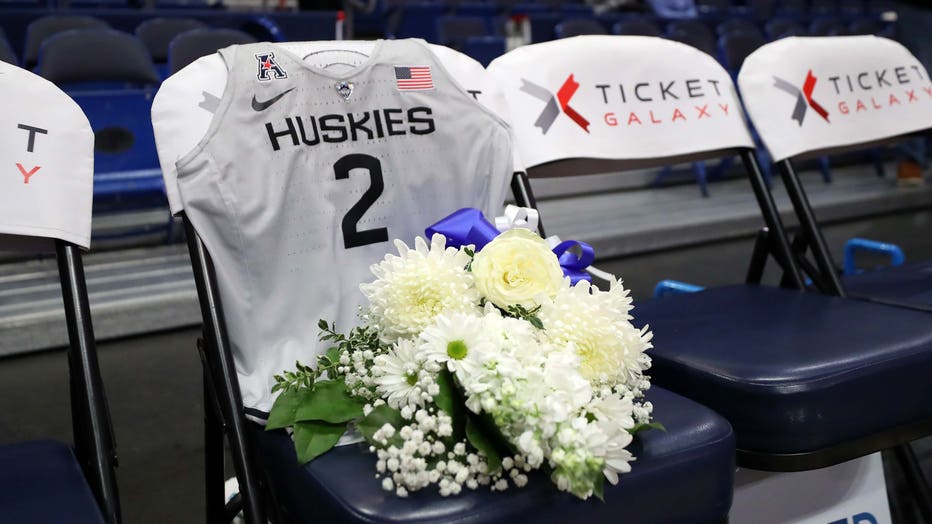 Gianna-Bryant-honored-at-UConn-GETTY.jpg