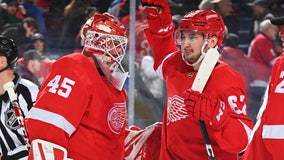 Red Wings snap 9-game skid with 4-3 shootout win over Sabres