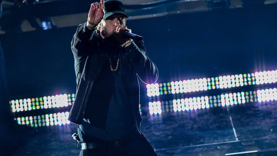 Eminem surprises everyone with Oscars performance of 'Lose Yourself'