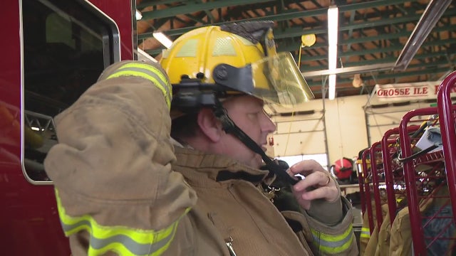 Firefighter honoring former FOX 2 anchor Ron Savage during annual stair climb Sunday