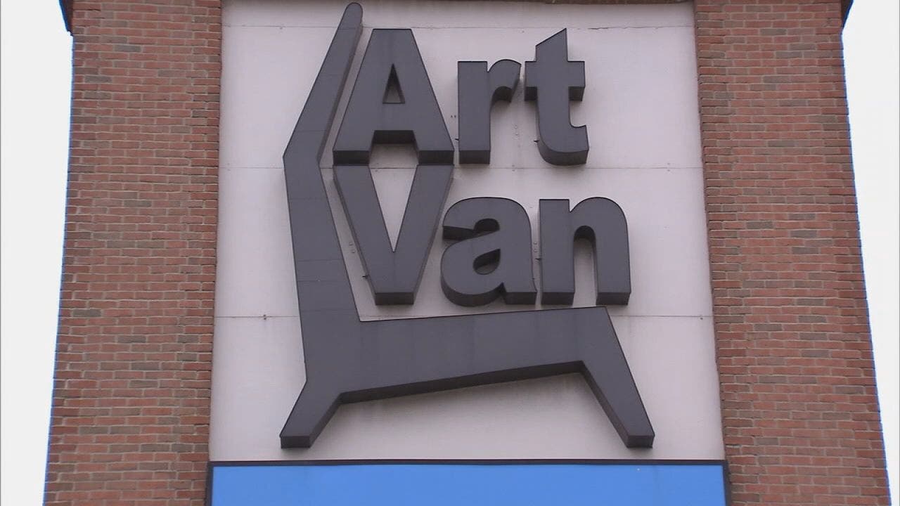 art van clearance center closing