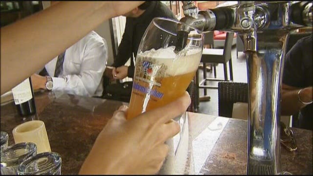 Gov. Whitmer to temporarily shut down all bars, restaurants to 'eat-in' service
