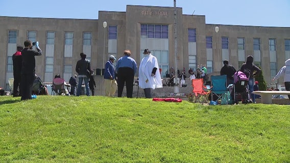 Pontiac Pastor organizes peaceful protest demonstration