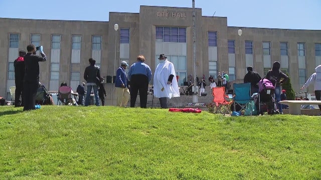 Pontiac Pastor organizes peaceful protest demonstration