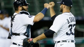 Turnbull, most Ls last year, gets 1st W, Tigers top Reds