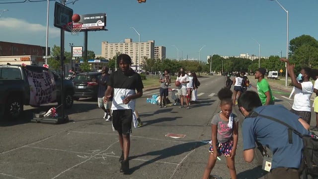 '313 Liberation Zone' sets up police free zone on Jefferson with defund DPD message for an hour