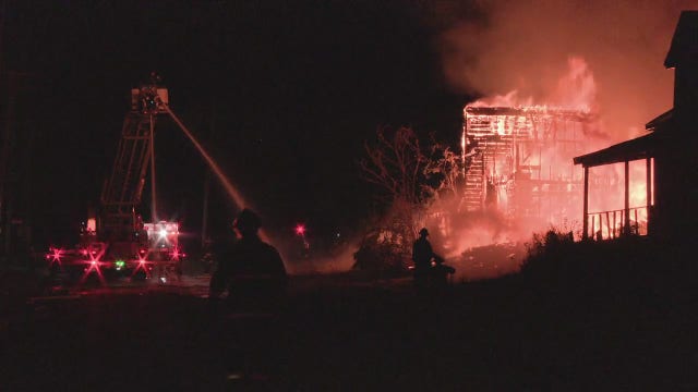 Detroit fire crews battle wicked blaze on Canfield Street
