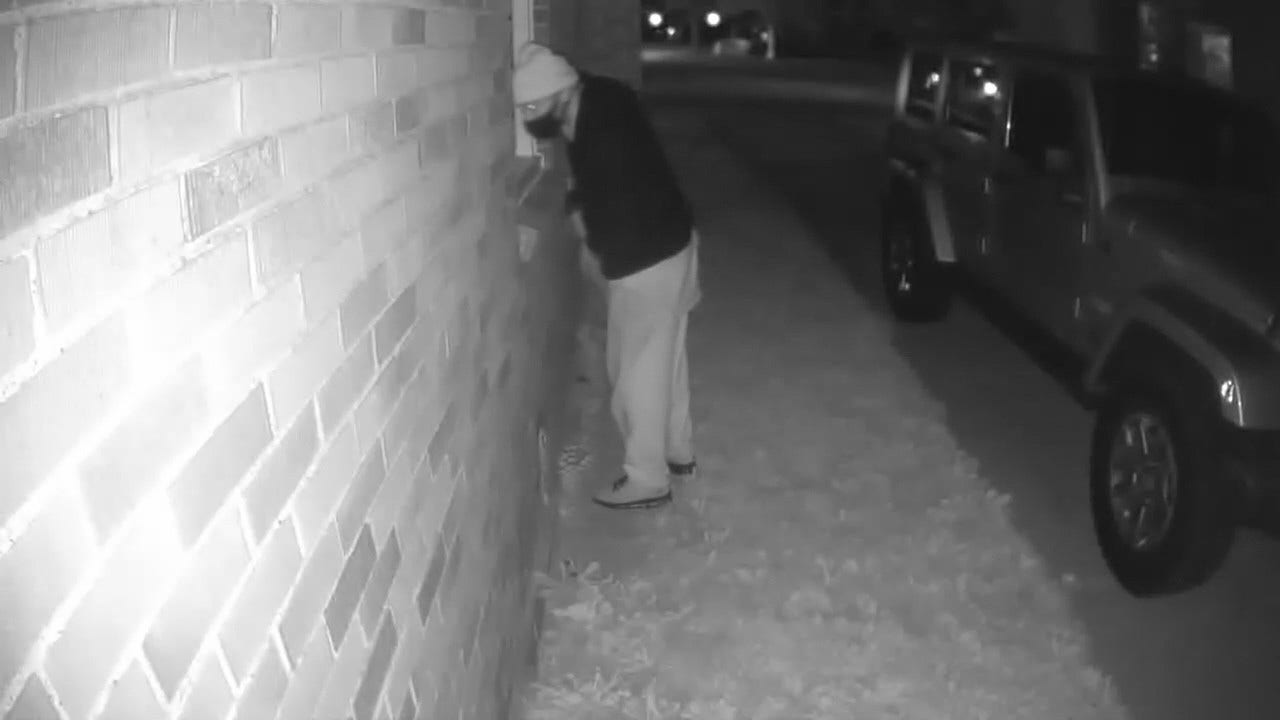 Suspect Caught On Camera Peeping On 11 year old Girl In Eastpointe suspect-caught-on-camera-peeping-on-11-year-old-girl-in-eastpointe
