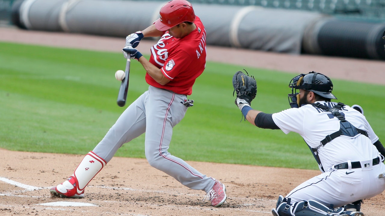 Cincinnati Reds' Shogo Akiyama (4) takes the field during a baseball game  against the Detroit Tigers